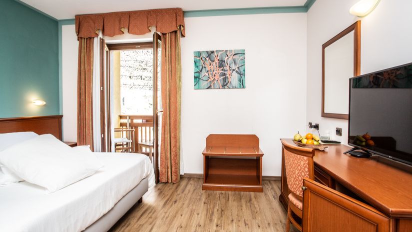 Chambre Triple avec balcon et vue sur la montagne
